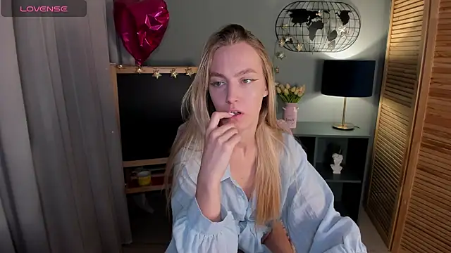 mishapallmer online show from October 2025 01:39:02 AM