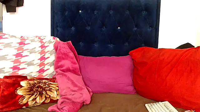 BUNNYCHOWX28 online show from March 2026 12:11:01 PM