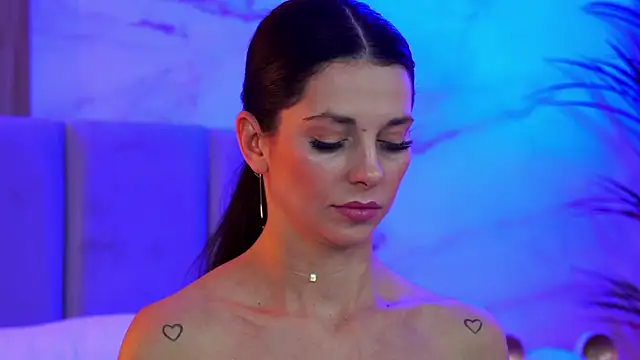 EllyLynn online show from December 2025 08:26:01 PM