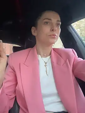 EllyLynn online show from April 2026 05:01:02 PM