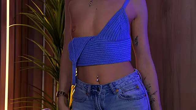 EllyLynn online show from April 2026 02:04:02 AM