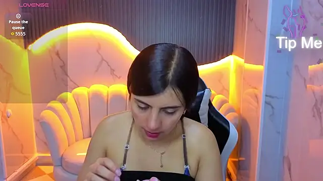Snapshot of Eilyn_love_b chatting on October 2025 12:52:02 PM Eilyn love b online show from October 2025 12:52:02 PM