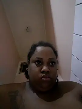 Snapshot of Karamelsaus chatting on October 2025 07:12:01 AM Karamelsaus online show from October 2025 07:12:01 AM