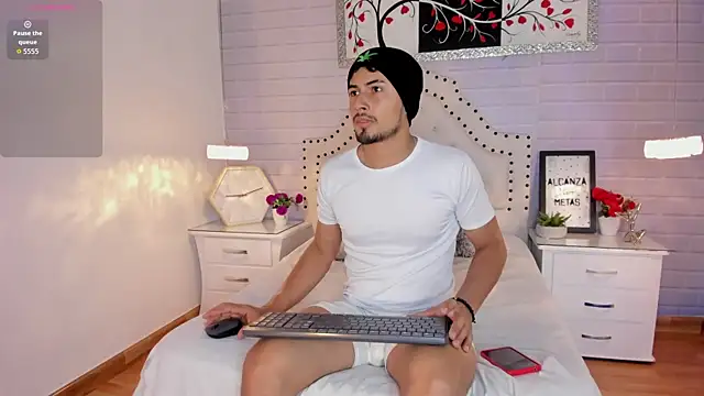 Valentiinoss online show from January 2026 08:23:01 PM