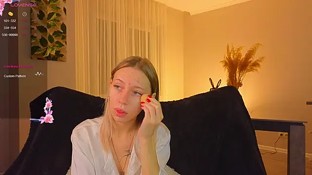 NyxaThorn online show from November 2025 02:38:02 PM