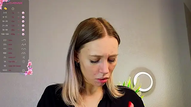 NyxaThorn online show from November 2025 02:50:01 PM