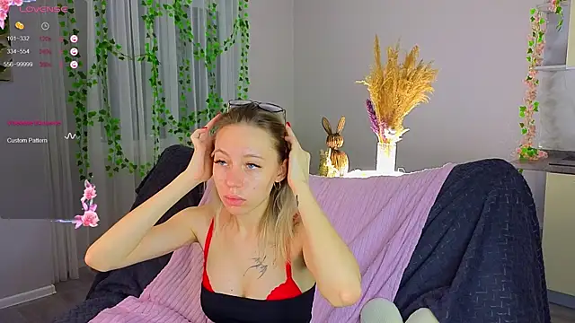 NyxaThorn online show from December 2025 02:33:01 PM