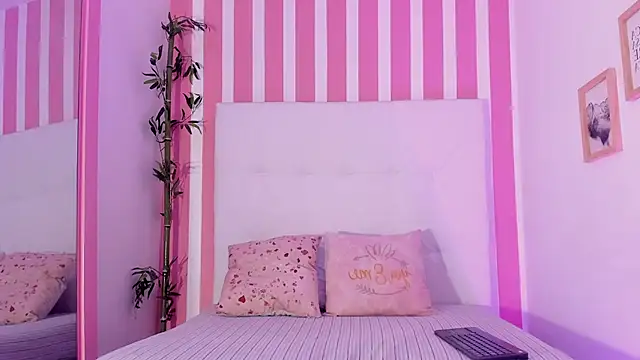 Maddy Norton online show from February 2026 07:45:01 PM