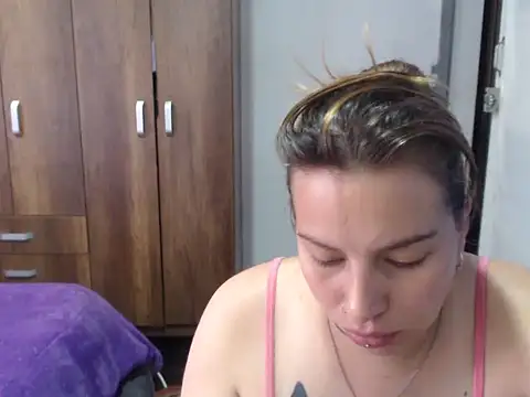 cloequeen15 online show from October 2025 05:24:02 PM