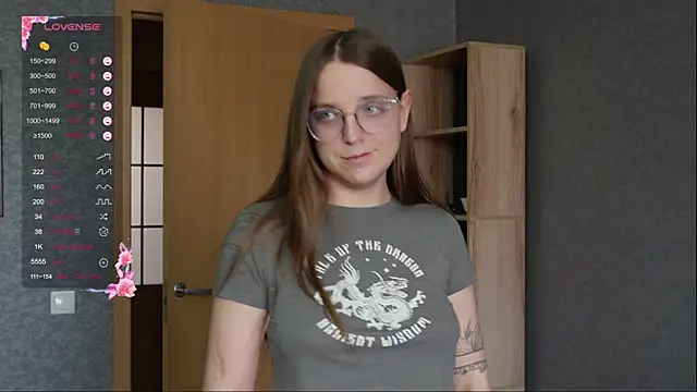 Snapshot of Violetwin chatting on May 2026 10:32:01 AM Violetwin online show from May 2026 10:32:01 AM