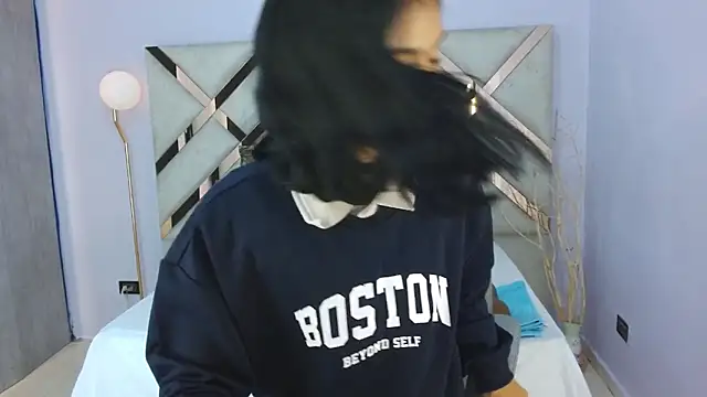 Milaa Star  online show from December 2025 03:45:02 AM