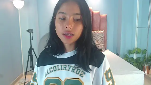 Milaa Star  online show from February 2026 03:02:01 AM