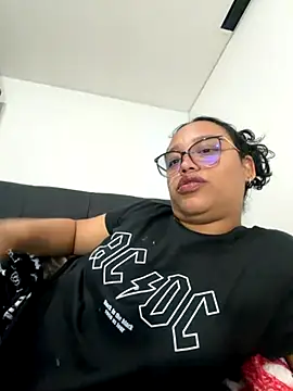 Snapshot of angels_evil chatting on November 2025 04:25:02 AM angels evil online show from November 2025 04:25:02 AM