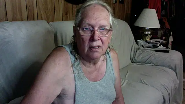 Snapshot of OldLadySara chatting on October 2025 12:10:02 AM OldLadySara online show from October 2025 12:10:02 AM