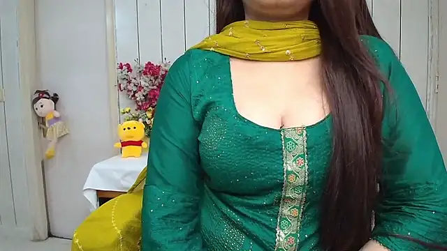 Snapshot of ruby100 chatting on February 2026 11:41:02 PM ruby100 online show from February 2026 11:41:02 PM