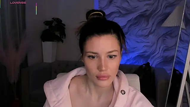 Aria Mila online show from March 2026 03:01:01 AM