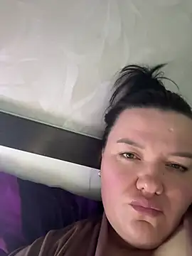 SunnyLeila2101 online show from April 2026 06:39:01 PM