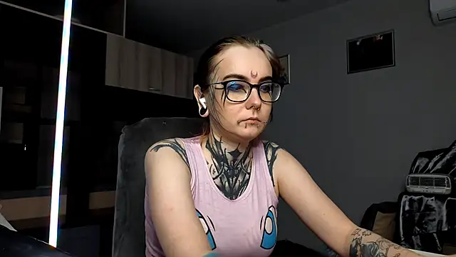 HighelikeGirl online show from October 2025 12:05:01 PM