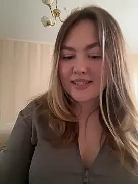 Snapshot of SunshineEmma chatting on April 2026 05:43:02 PM SunshineEmma online show from April 2026 05:43:02 PM