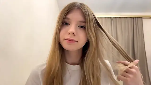 FruityXo online show from November 2025 06:54:01 PM