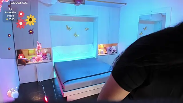 LilyWhitney online show from March 2026 08:20:01 PM