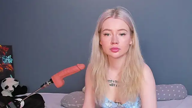 Lillie Berry online show from April 2026 04:48:01 AM