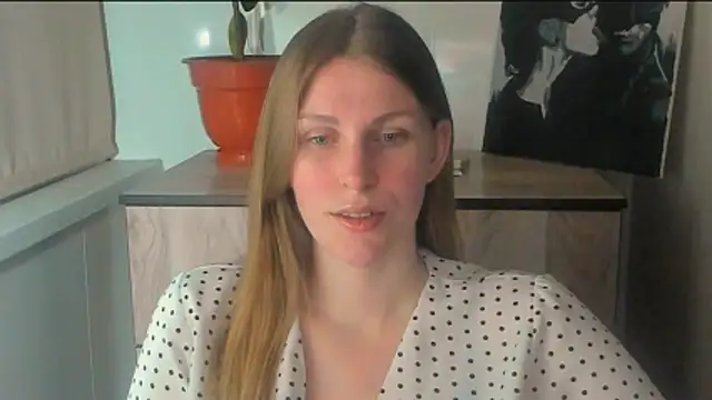 Snapshot of JuliaMuuun chatting on April 2026 10:32:02 PM JuliaMuuun online show from April 2026 10:32:02 PM