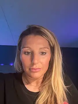 Snapshot of BaddieBossXX2 chatting on November 2025 01:28:02 AM BaddieBossXX2 online show from November 2025 01:28:02 AM