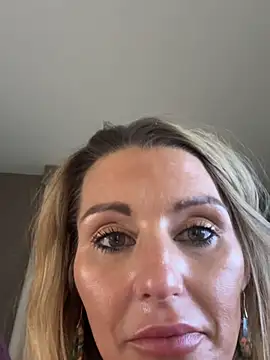 Snapshot of BaddieBossXX2 chatting on November 2025 04:04:01 AM BaddieBossXX2 online show from November 2025 04:04:01 AM