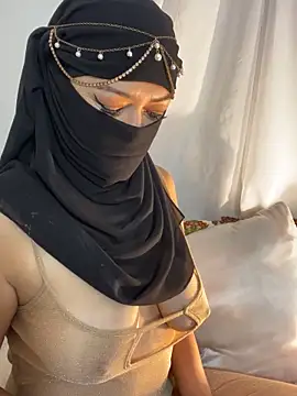 Amyraa  online show from October 2025 12:36:02 PM