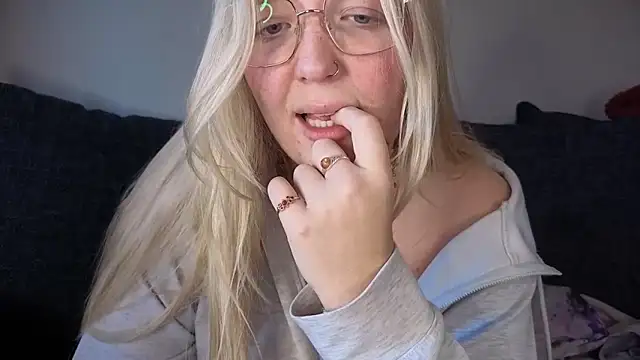 Snapshot of Daisyxoxo_ chatting on November 2025 10:17:01 AM Daisyxoxo  online show from November 2025 10:17:01 AM