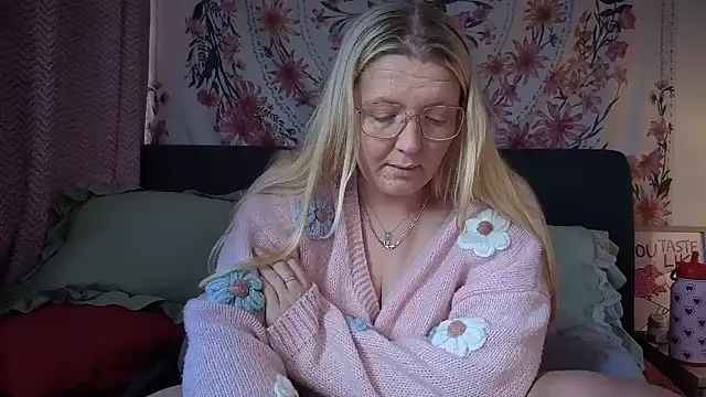 Daisyxoxo  online show from April 2026 09:37:01 AM