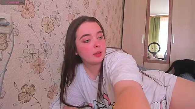 Snapshot of Alice_next_door chatting on May 2026 11:18:02 AM Alice next door online show from May 2026 11:18:02 AM