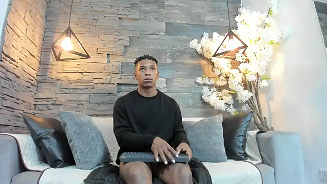 ItaloMoore online show from October 2025 11:49:02 AM