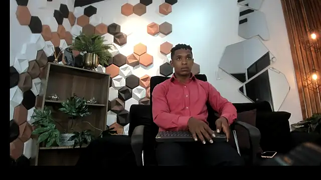 ItaloMoore online show from October 2025 11:51:02 AM