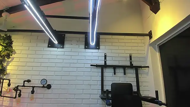 ItaloMoore online show from November 2025 11:09:02 AM