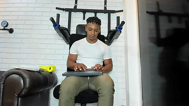 ItaloMoore online show from March 2026 11:49:01 AM