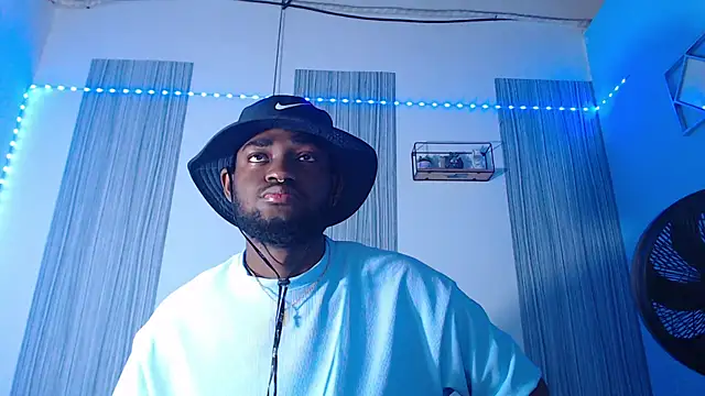 Snapshot of eebony_stallion chatting on February 2026 03:10:01 AM eebony stallion online show from February 2026 03:10:01 AM