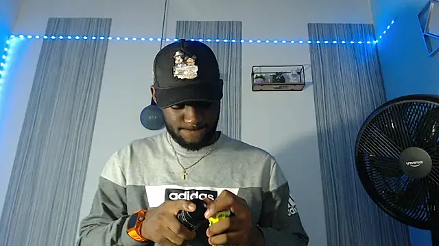 Snapshot of eebony_stallion chatting on February 2026 01:23:02 AM eebony stallion online show from February 2026 01:23:02 AM