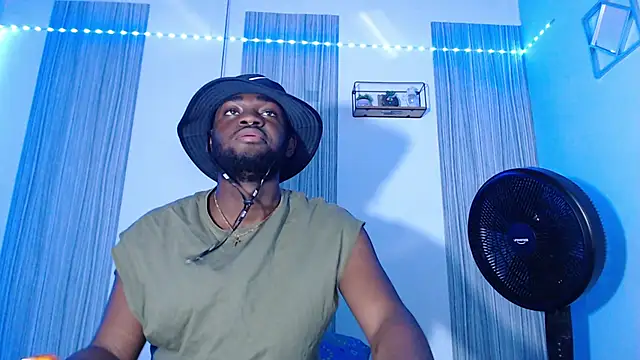 Snapshot of eebony_stallion chatting on February 2026 11:34:02 PM eebony stallion online show from February 2026 11:34:02 PM