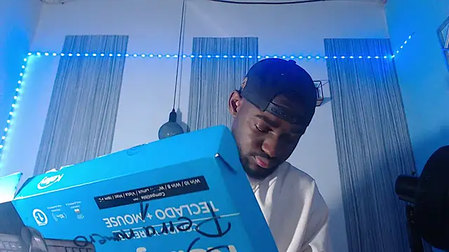 Snapshot of eebony_stallion chatting on February 2026 02:34:02 AM eebony stallion online show from February 2026 02:34:02 AM