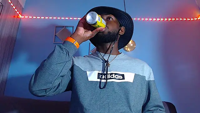 Snapshot of eebony_stallion chatting on February 2026 03:27:01 AM eebony stallion online show from February 2026 03:27:01 AM