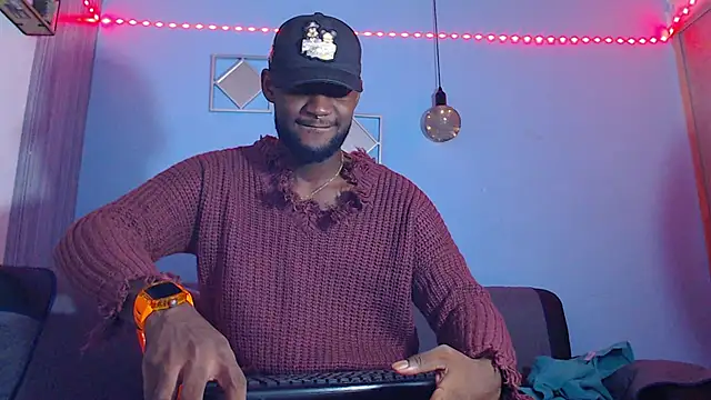 Snapshot of eebony_stallion chatting on February 2026 03:18:01 AM eebony stallion online show from February 2026 03:18:01 AM