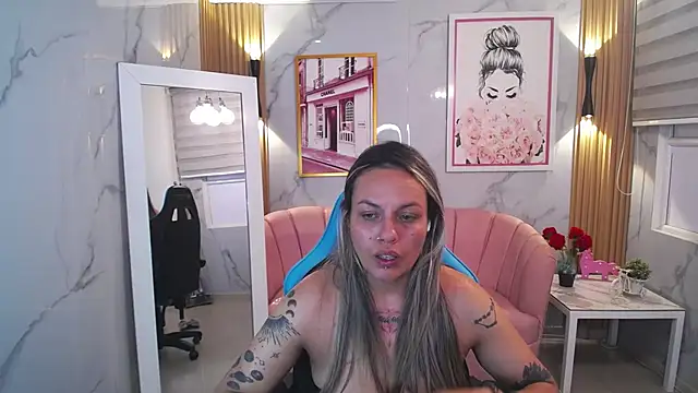 Snapshot of Jade_Jones_a chatting on October 2025 03:40:02 AM Jade Jones a online show from October 2025 03:40:02 AM