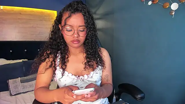 Snapshot of Terry_ebony chatting on September 2025 04:27:02 AM Terry ebony online show from September 2025 04:27:02 AM