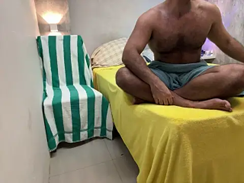 Snapshot of CasadoLutadorBigStuds chatting on May 2026 08:10:01 AM CasadoLutadorBigStuds online show from May 2026 08:10:01 AM