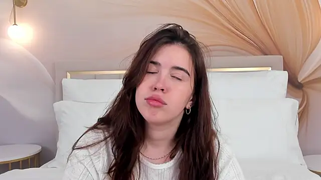 Snapshot of KimberlyBond chatting on September 2025 03:03:02 PM KimberlyBond online show from September 2025 03:03:02 PM