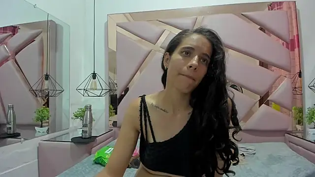 MiaCours online show from October 2025 07:00:01 PM