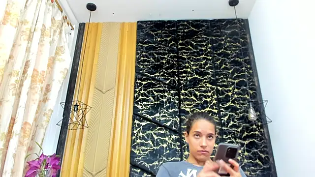 Snapshot of MiaCours chatting on May 2026 02:24:02 PM MiaCours online show from May 2026 02:24:02 PM