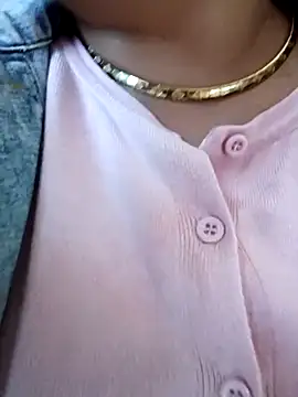 Mia-Glow online show from October 2025 12:58:01 PM